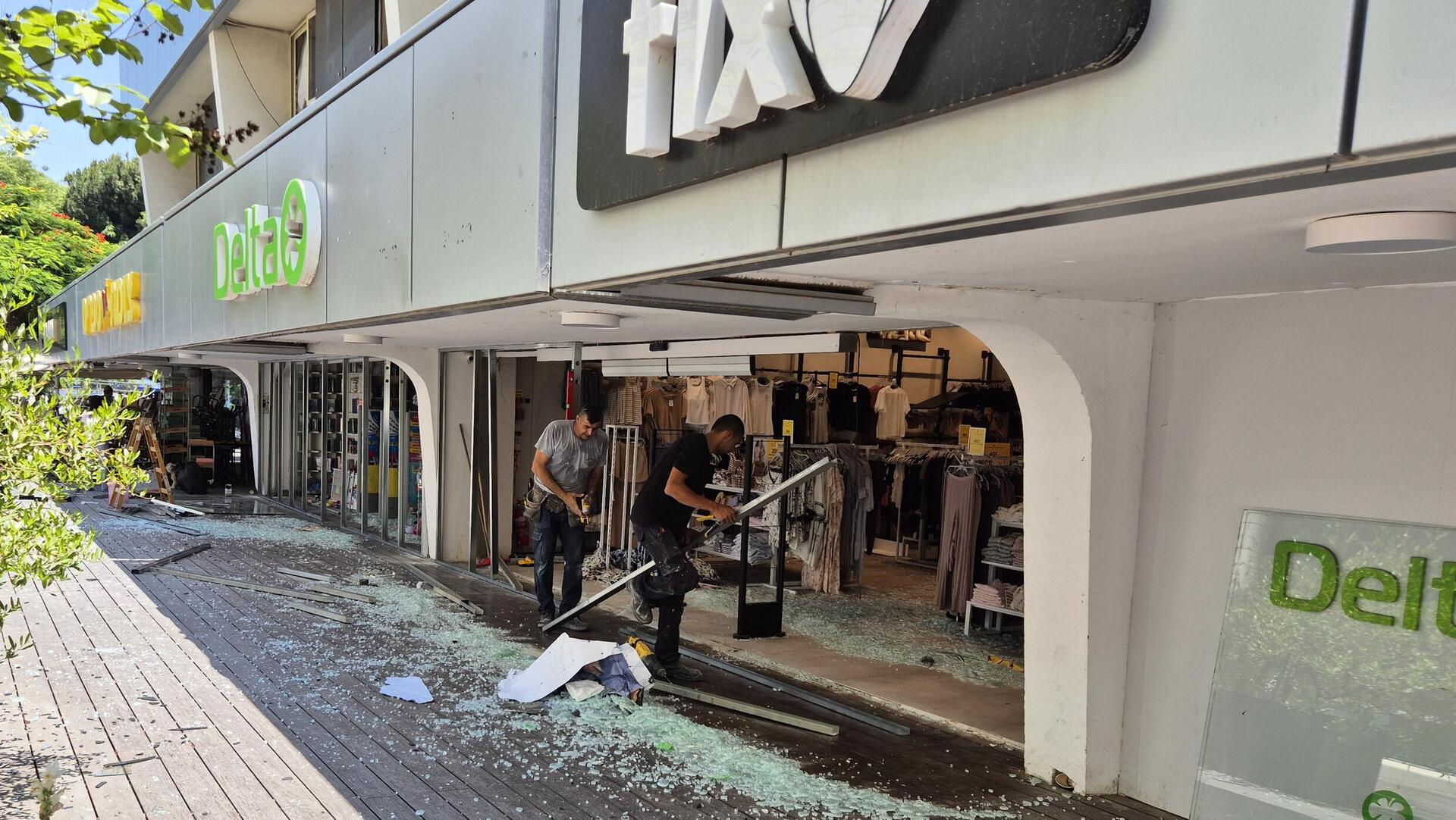 נזק לעסקים בצפון תל אביב אחרי נפילת טיל איראני מלחמה עם איראן 22.6.25