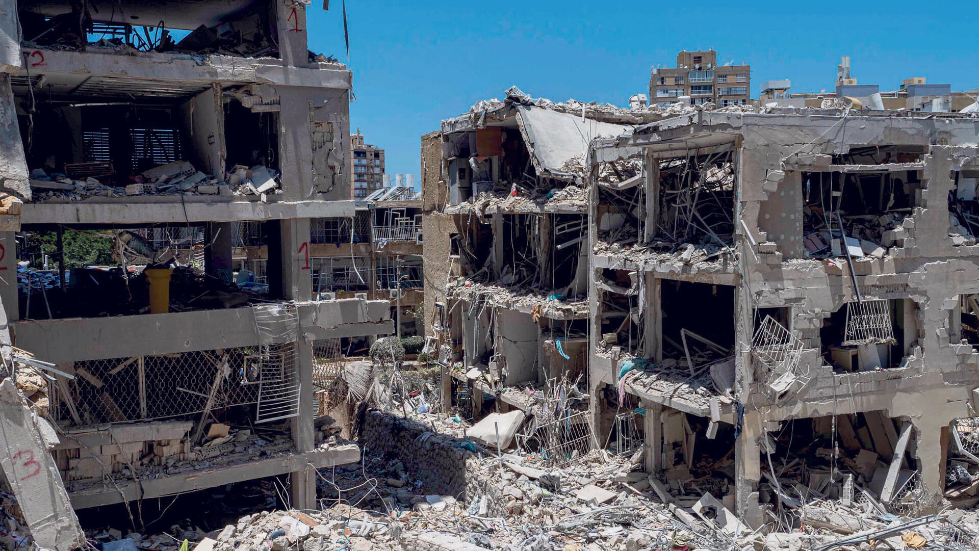 מבנים בבת ים שנפגעו מטילים איראניים