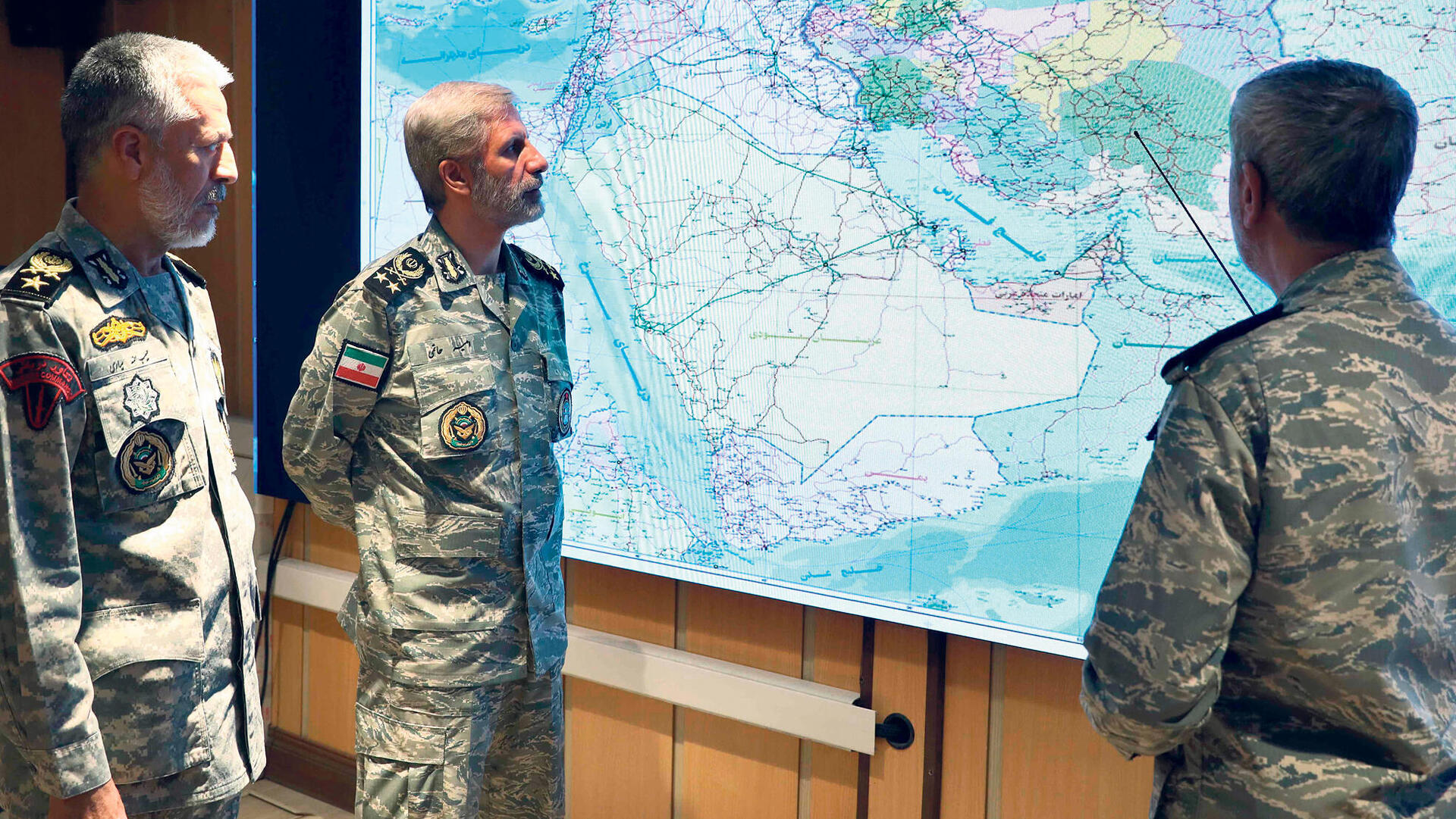 הרמטכ"ל האיראני עמיר חתאמי אתמול בחדר המצב