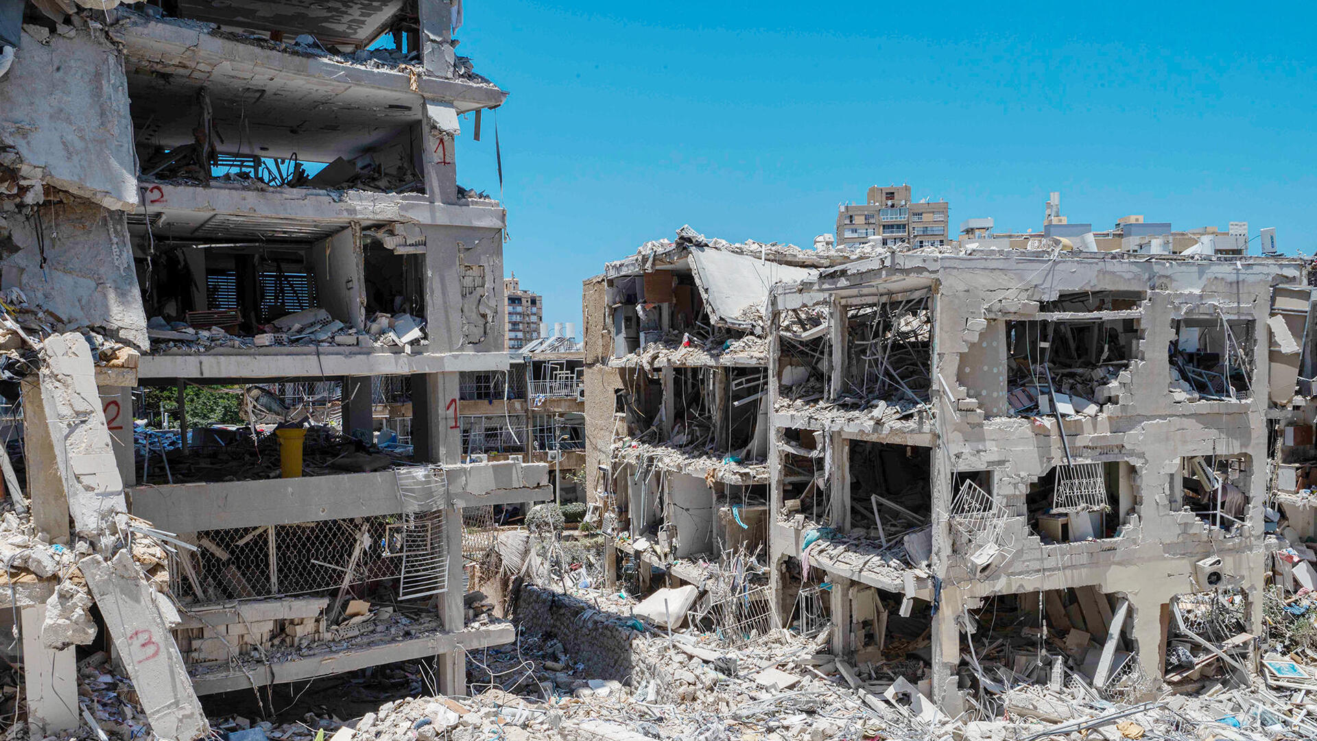 נזק מפגיעת טילים איראניים בבת ים 18.6.25