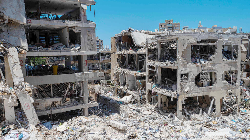 נזק מפגיעת טילים איראניים בבת ים 18.6.25