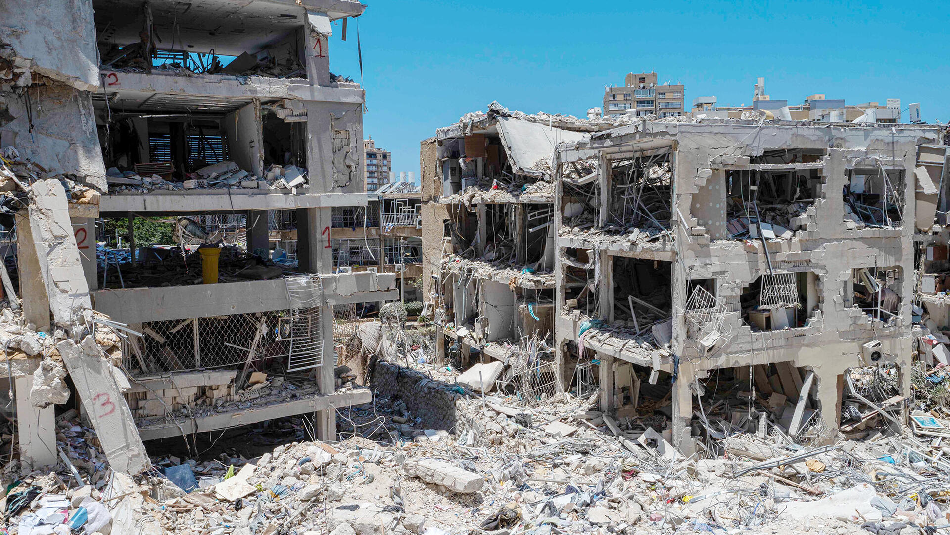 נזק מפגיעת טילים איראניים בבת ים 18.6.25