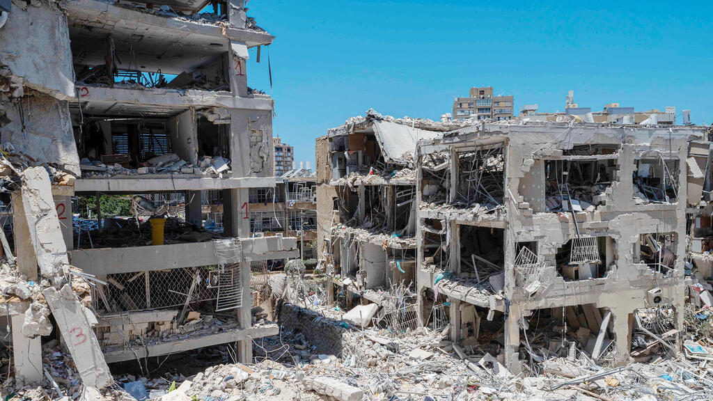 נזק מפגיעת טילים איראניים בבת ים 18.6.25