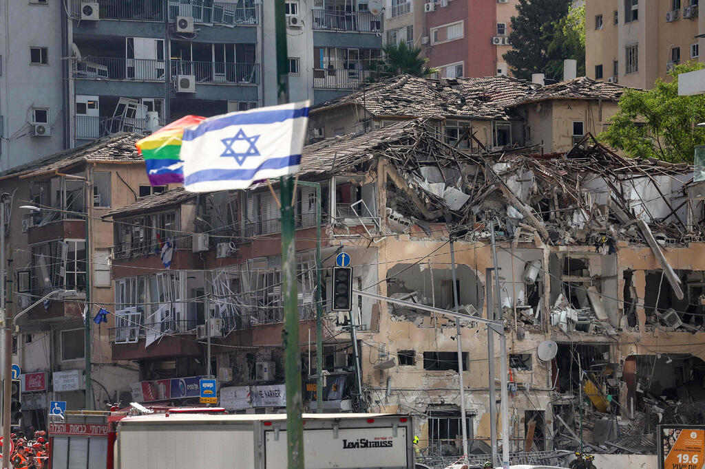 נזק הרס פגיעה ישירה ב רמת גן דגל ישראל דגל הגאווה מלחמה איראן 19.6.25