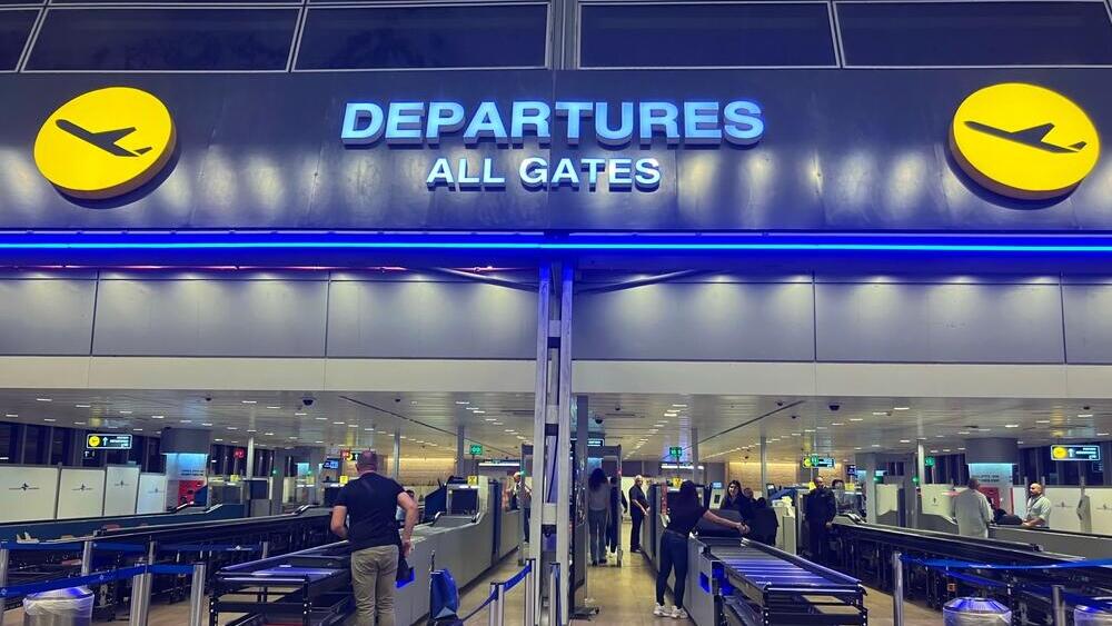 מתוך 69 אלף ישראלים שעזבו את המדינה ב־2025, חלק גדול היו הייטקיסטים (צילום: ShU studio / Shutterstock) https://tinyurl.com/23dznr2p