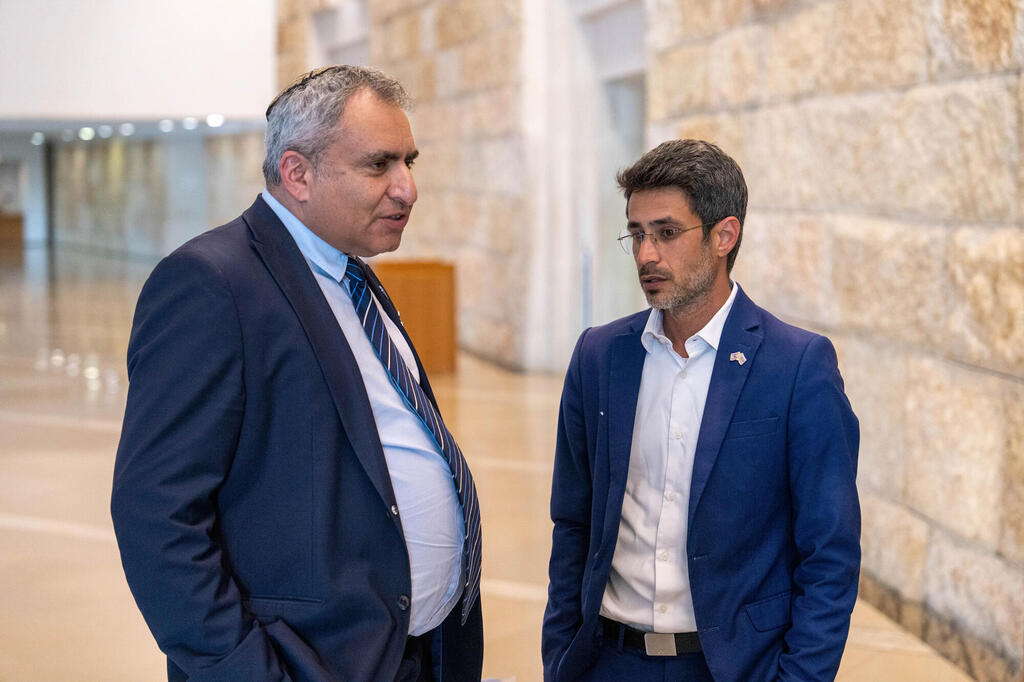 אביחי שטרן ראש עיריית קריית שמונה ו זאב אלקין 