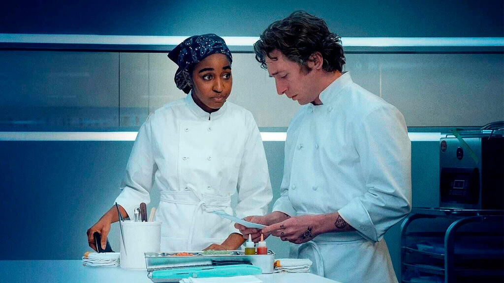 פנאי סדרת דרמה הדוב ג’רמי אלן וויט ואיו אדבירי