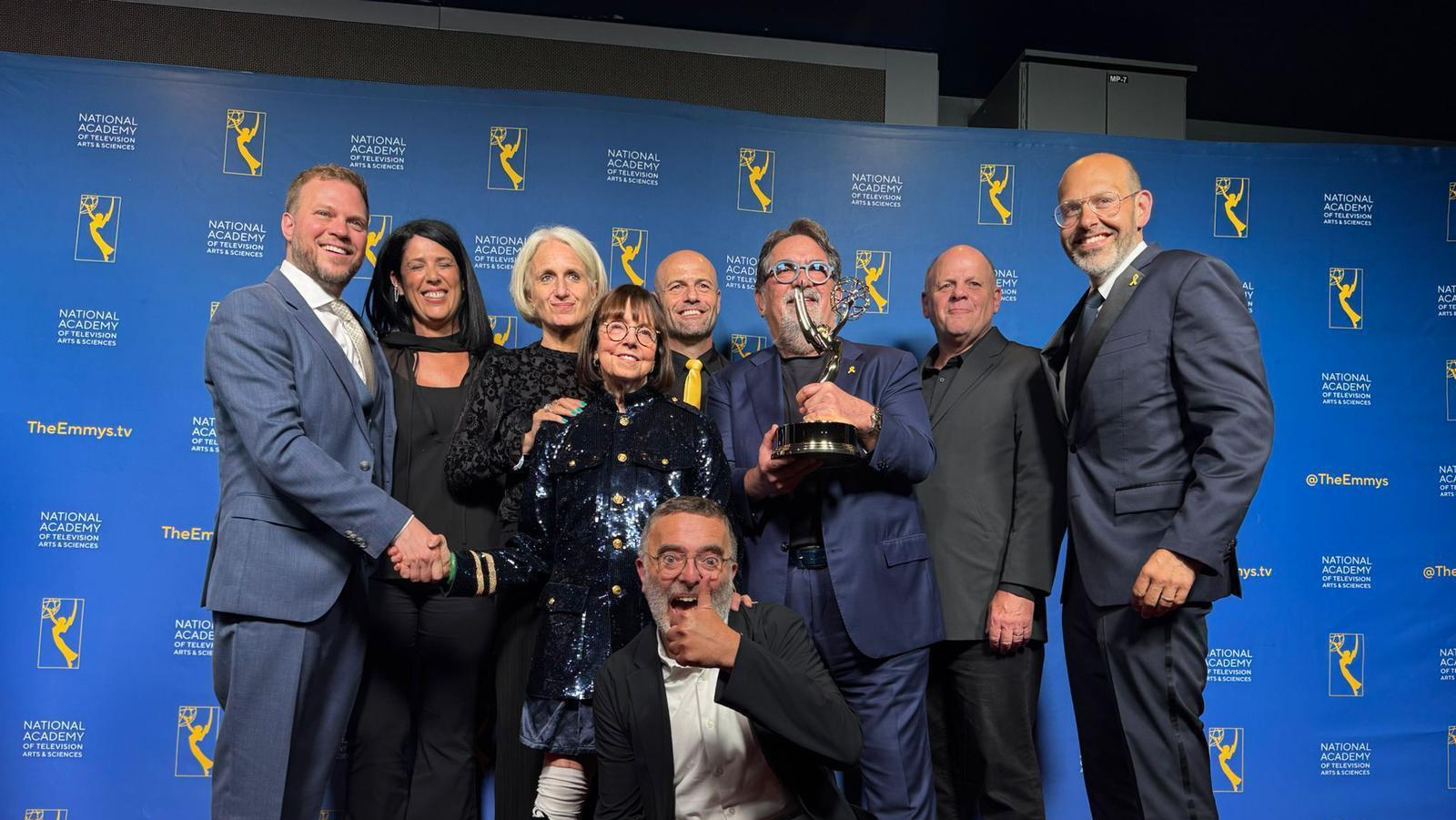 צוות הסרט עוד נחזור לרקוד על מסיבת הנובה זכה בפרס האמי לסרט התיעודי הטוב ביותר