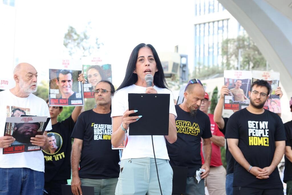 עינב צנגאוקר הצהרת משפחות חטופים בשער בגין תל אביב 28.6.25