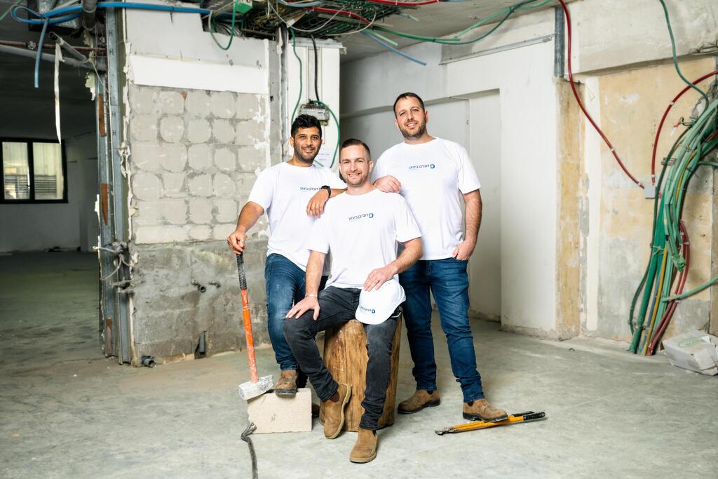 יקי בן אקוט, מנכ״ל החברה, אור הרפז, סמנכ״ל תפעול, ואיתי תרם, סמנכ"ל ביצוע