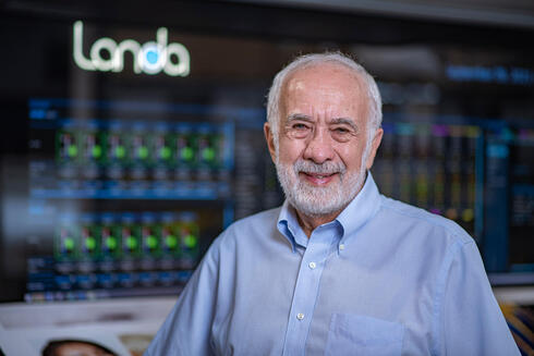 Benny Landa. Benny Landa.
