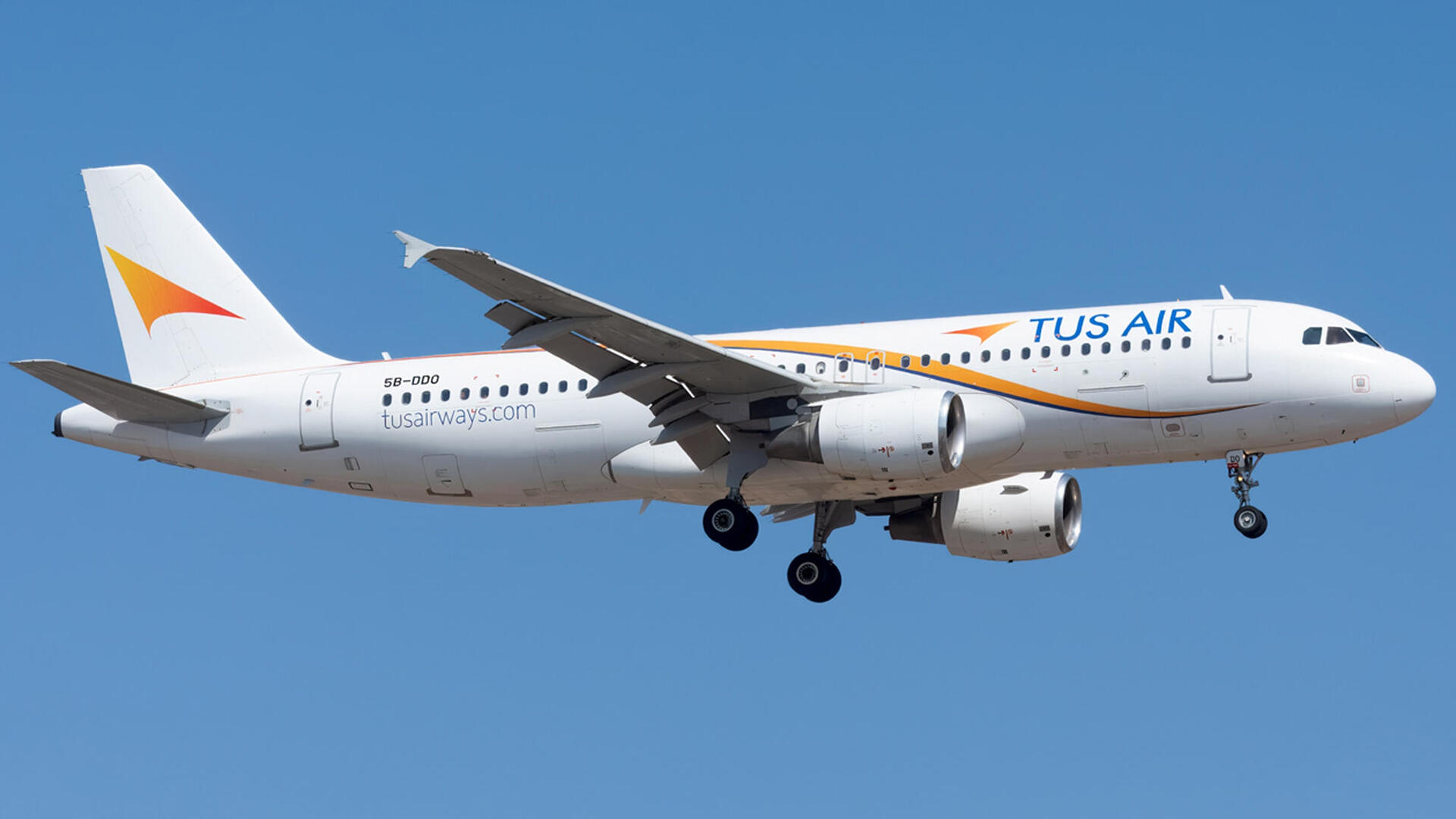 מטוס טוסאייר טוס אייר TUS AIR