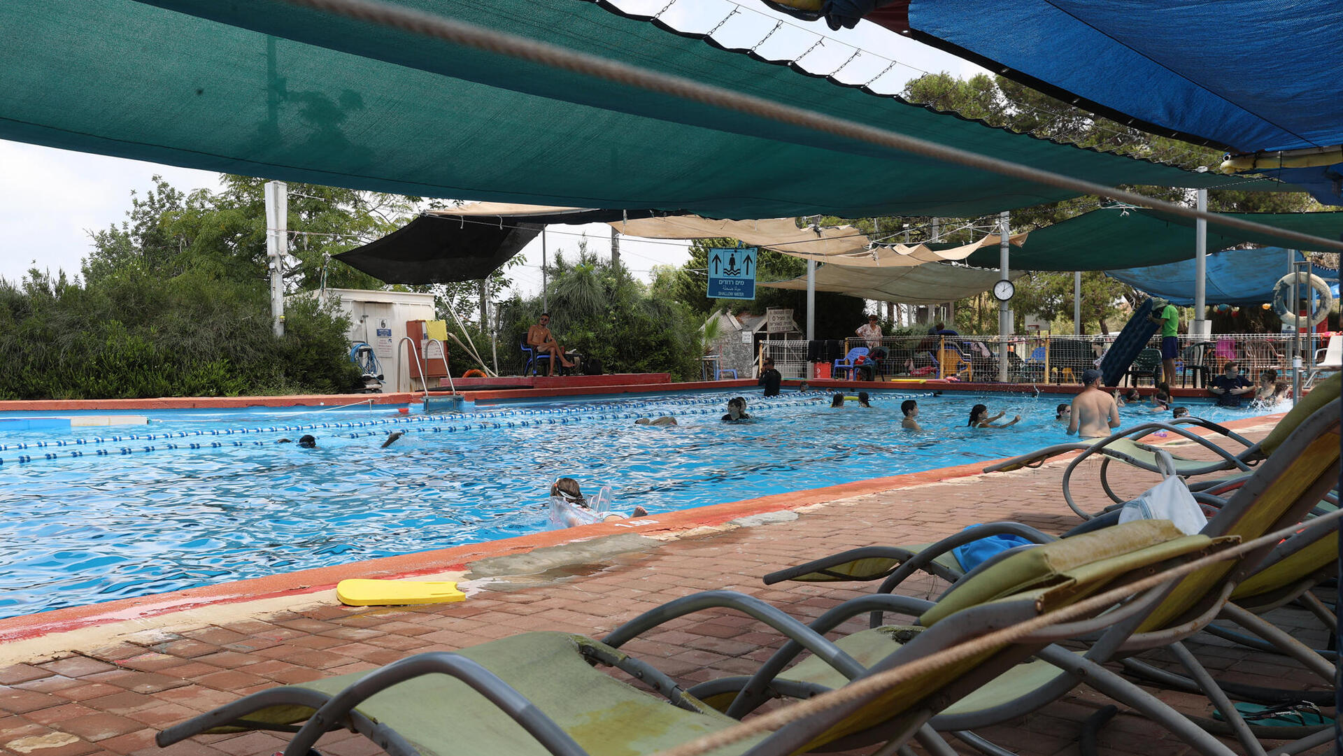 קיבוץ מעיין צבי בריכה