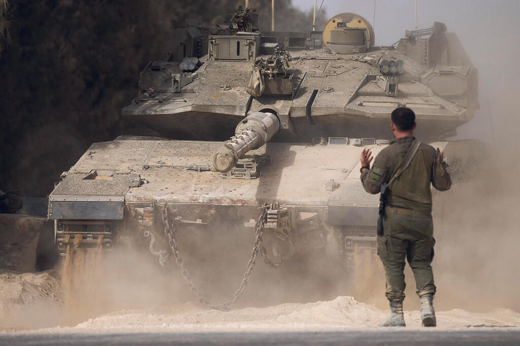 חיילי צה"ל לקראת כניסה לעזה