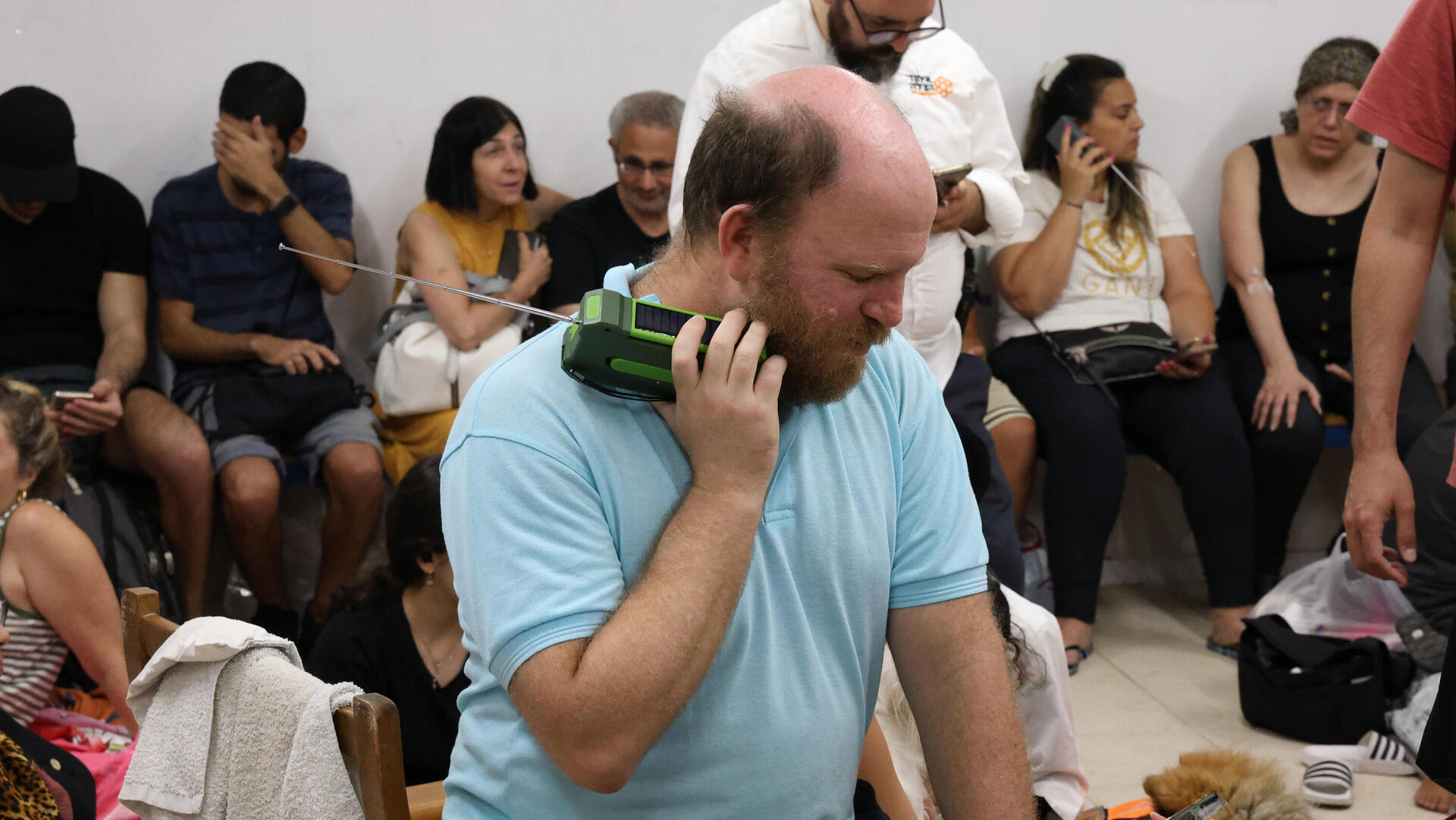  ישראלים במקלט ציבורי בתל אביב בזמן המלחמה. הגוף והנפש והנשמה לא מסוגלים לחזור לתפקד כאילו דבר לא קרה