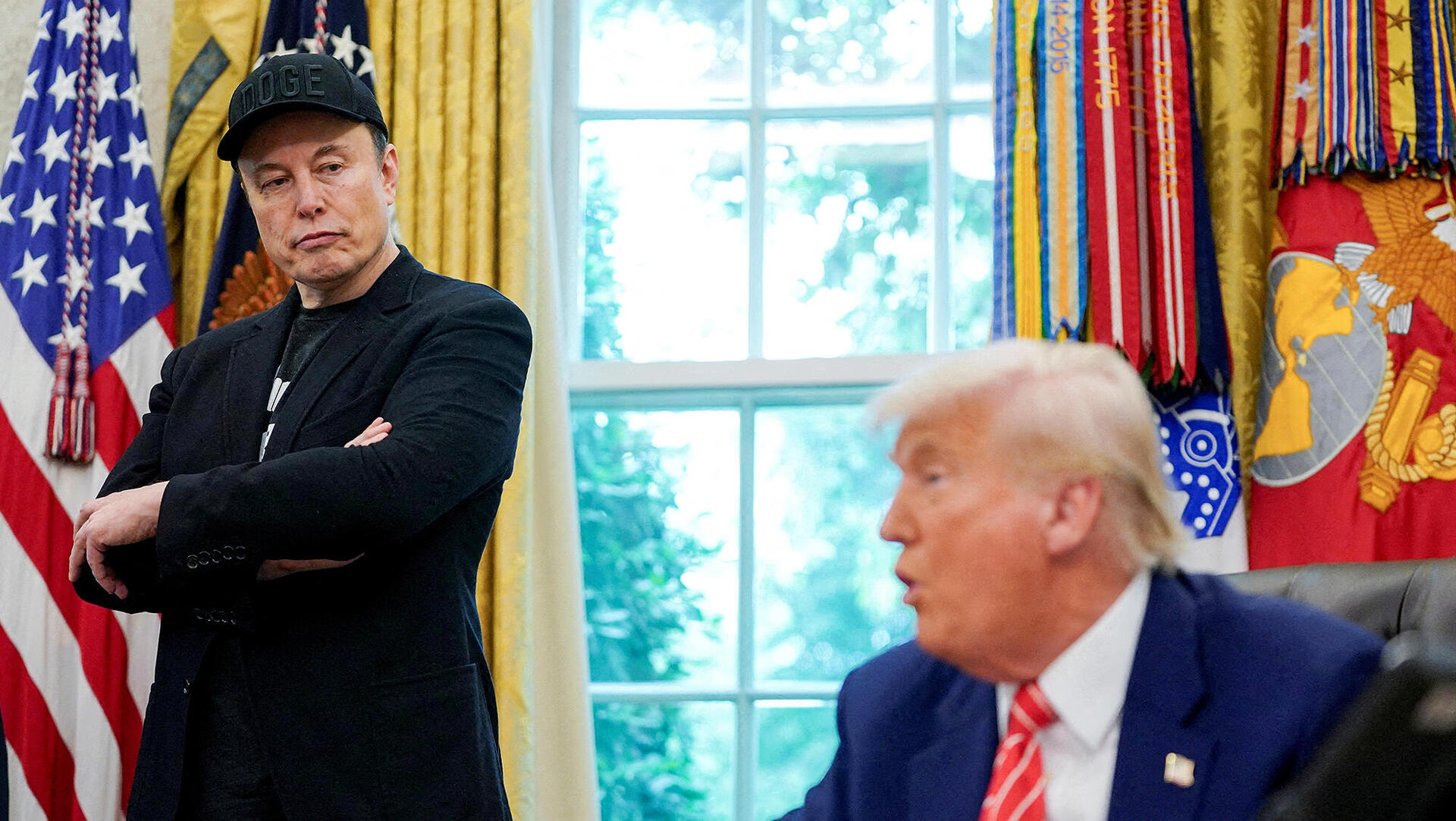 הנשיא דונלד טראמפ ו אלון מאסק בחדר הסגלגל