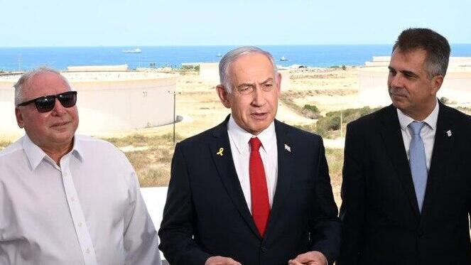 סדר היום של נתניהו: סיור יח״צ בקצא"א עם דודי אמסלם - במקום עדות בבית המשפט