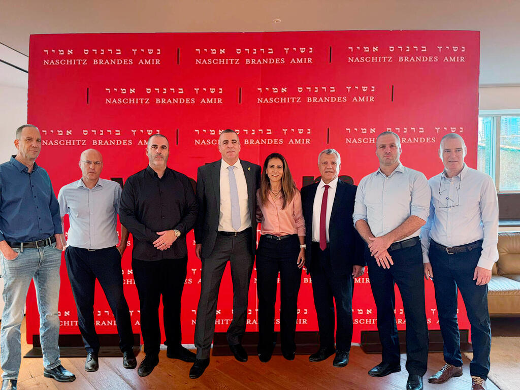 שמות עוה"ד מימין שלמה כהן  רותם ליכטנשטיין  שרון אמיר ענבל דהן-שרון   טל אליאסף אסף אלבז  פלג רחמן עומר כהן