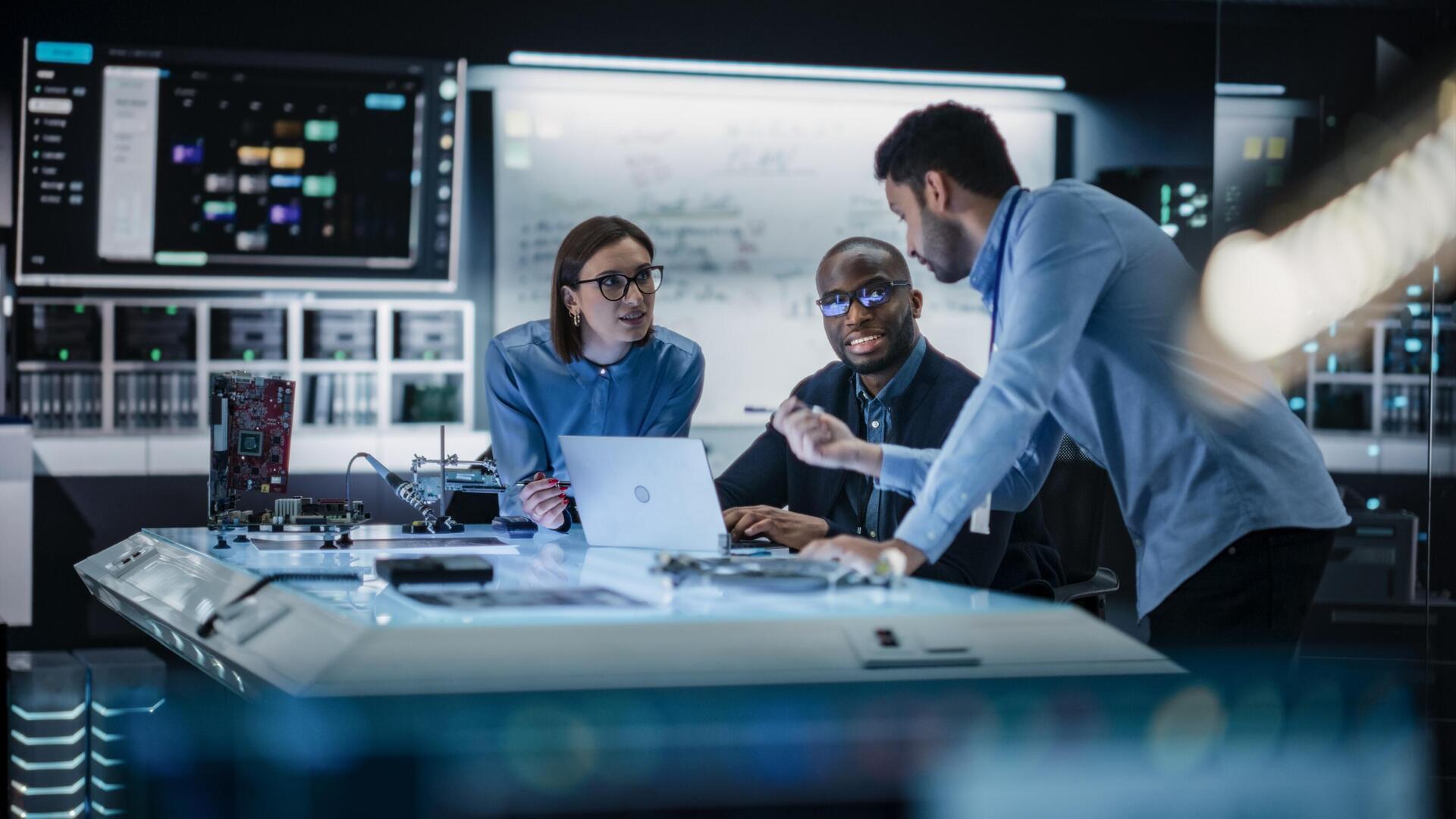 השאלה שעדיף לא לשאול את הצ'אט: איך באמת משלבים AI בחברות?