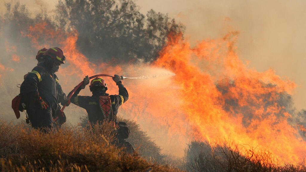 שריפה כרתים יוון. יותר מ-200 לוחמי אש ו-38 כבאיות (צילום: REUTERS/Stefanos Rapanis) שריפה כרתים יוון