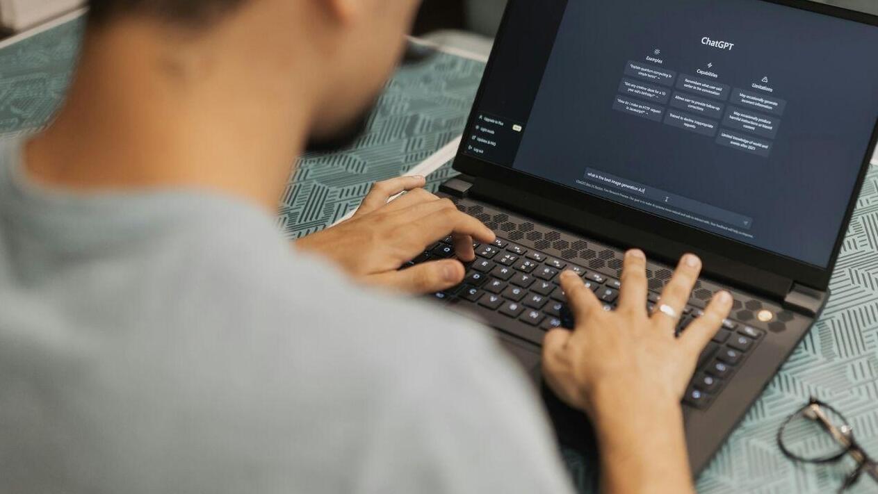 מה מלמדים כשהבינה המלאכותית כותבת קוד בעצמה? 