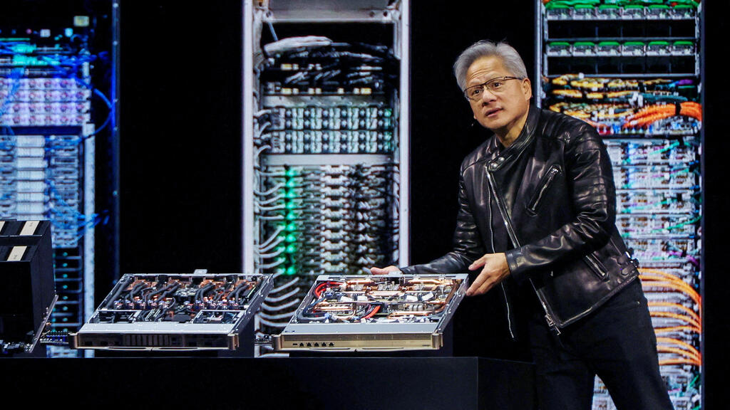 מנכ"ל אנבידיה, ג'נסן הואנג. מזכיר את ישראל מדי פעם בהודעות (צילום: REUTERS/Brittany Hosea-Small) ג'נסן הואנג מנכל אנבידיה 18.3.25