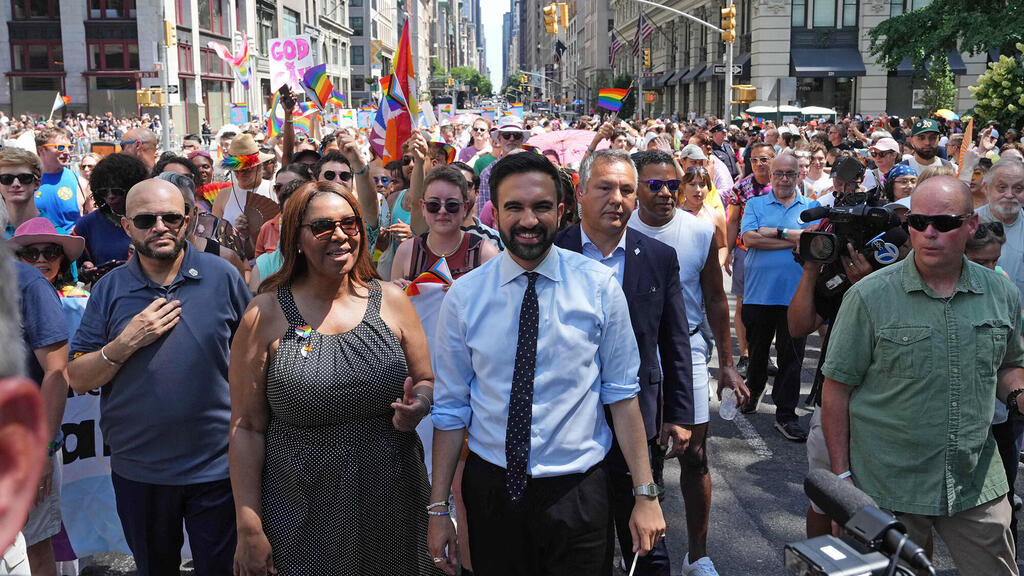 זוהרן ממדאני במרכז בחודש שעבר בניו יורק