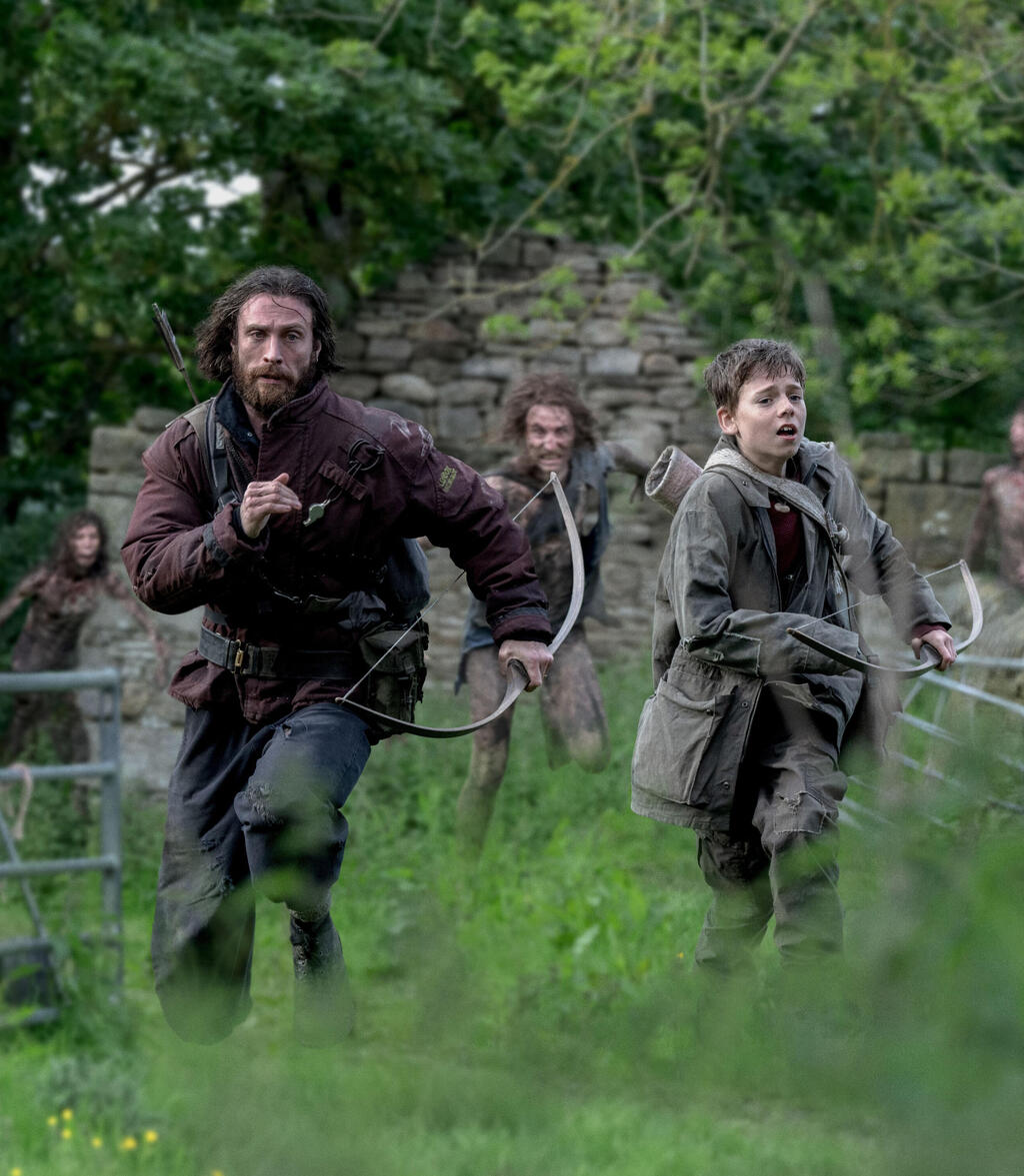 " 28 שנה אחרי". הגיבור נאמן לקהילה שלו, אבל מסרב להיות צייתן עיוור