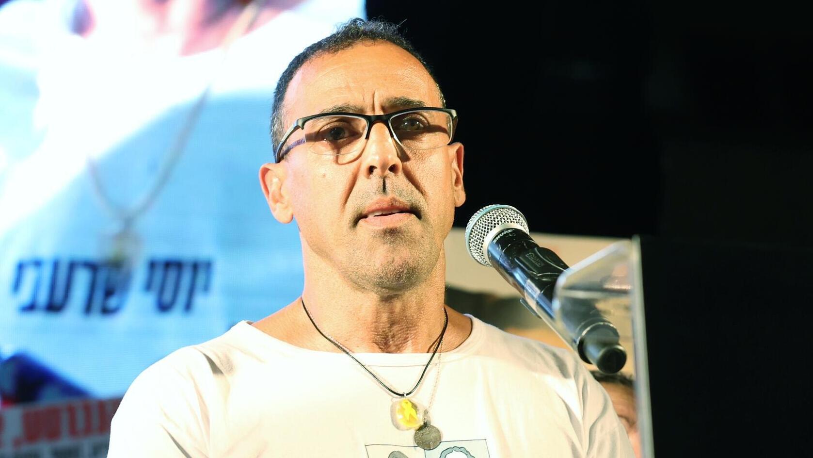 שורד השבי אלי שרעבי 2 בעצרת החטופים בת"א 12.7.25