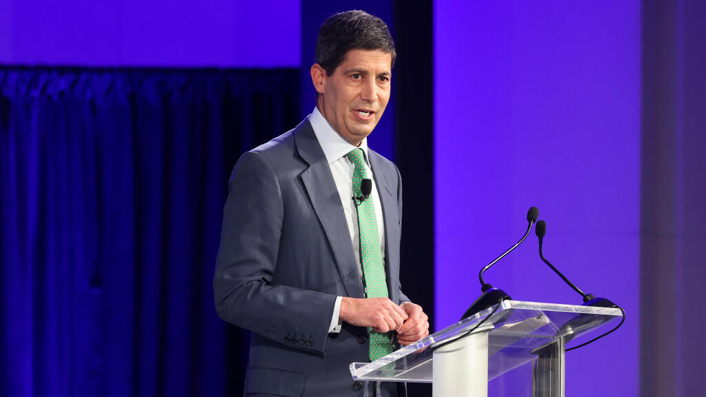 קווין וורש (צילום: בלומברג) קווין וורש 2