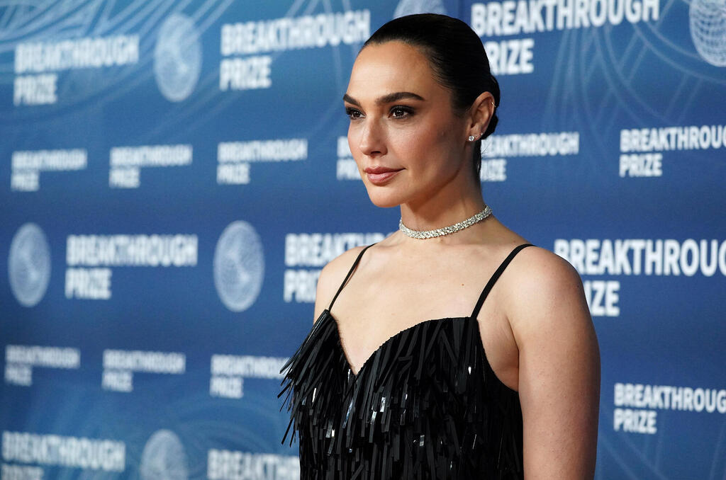 השחקנית גל גדות פנאי