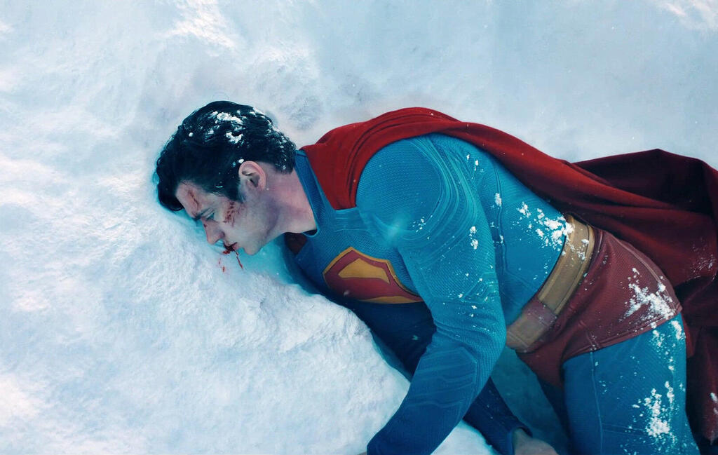  "סופרמן". בהתחלה הוא נעלב כשמפקפקים בכוונותיו ומגיב בילדותיות. אבל בהמשך הוא מתפתח, מודה בטעותו ונושא בהשלכותיה