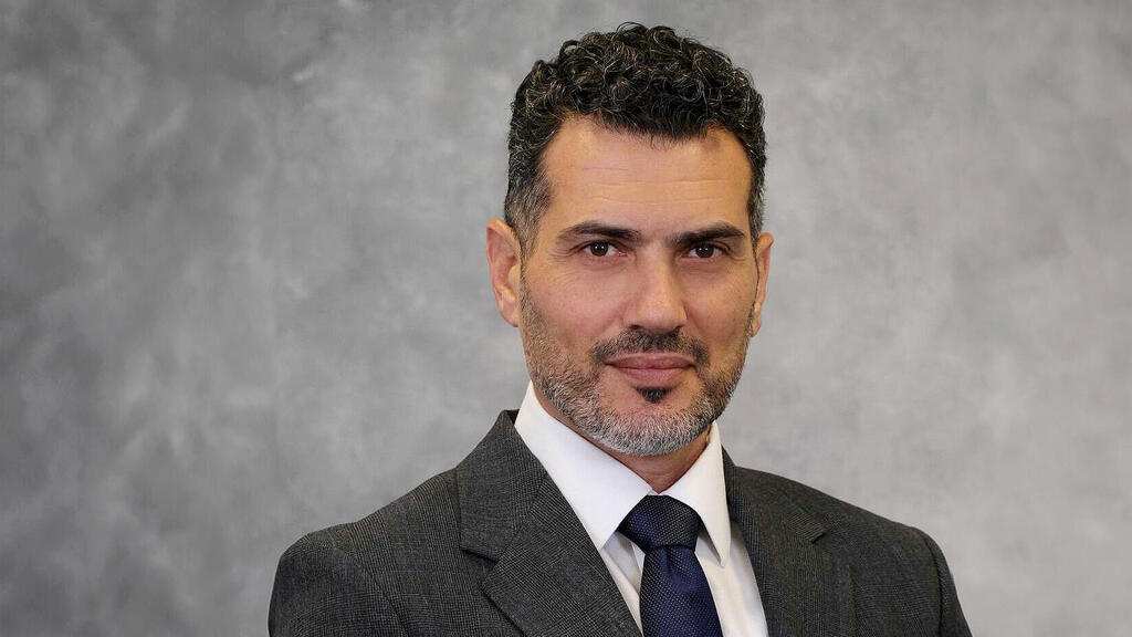 ניר עובדיה  מנהל השקעות עמיתים בכלל ביטוח