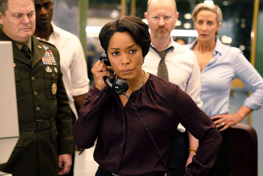 אנג’לה באסט ב"משימה בלתי אפשרית". הוליווד כבר מוכנה לנשיאה השחקנית אנג’לה באסט בסרט משימה בלתי אפשרית פנאי