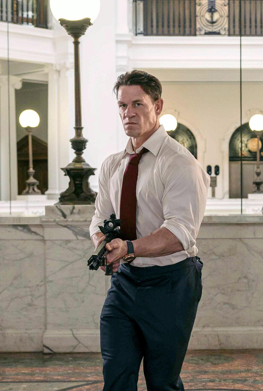 ג’ון סינה ב”ראשי המדינה”. נשיא שכולו פוזה ללא מהות השחקן ג’ון סינה בסרט ראשי המדינה פנאי