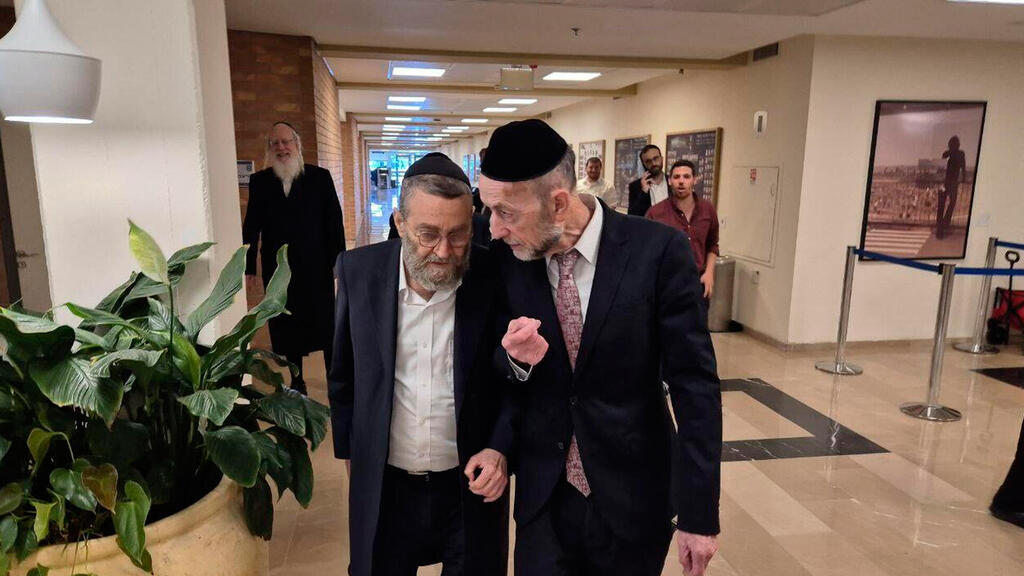 מקלב וגפני. ילכו השניים - יחדיו (צילום: שילה פריד ) יצחק גולדקנופף אורי מקלב ו משה גפני ב כנסת לפני ה דיון ב מליאה