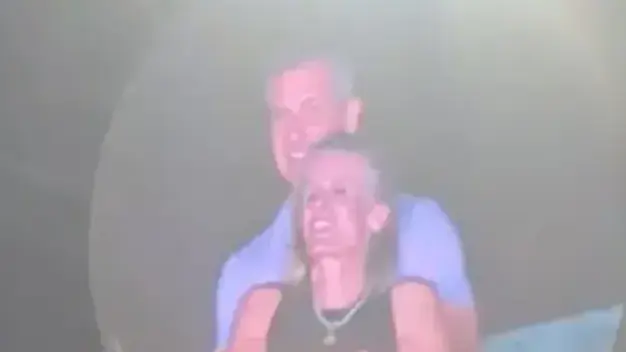 הזוג הבוגד ב הופעה של קולדפליי