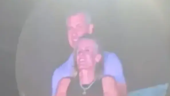 הזוג הבוגד ב הופעה של קולדפליי