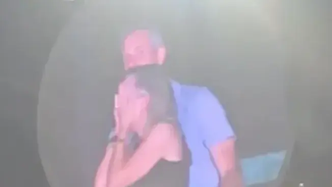 הזוג הבוגד ב הופעה של קולדפליי