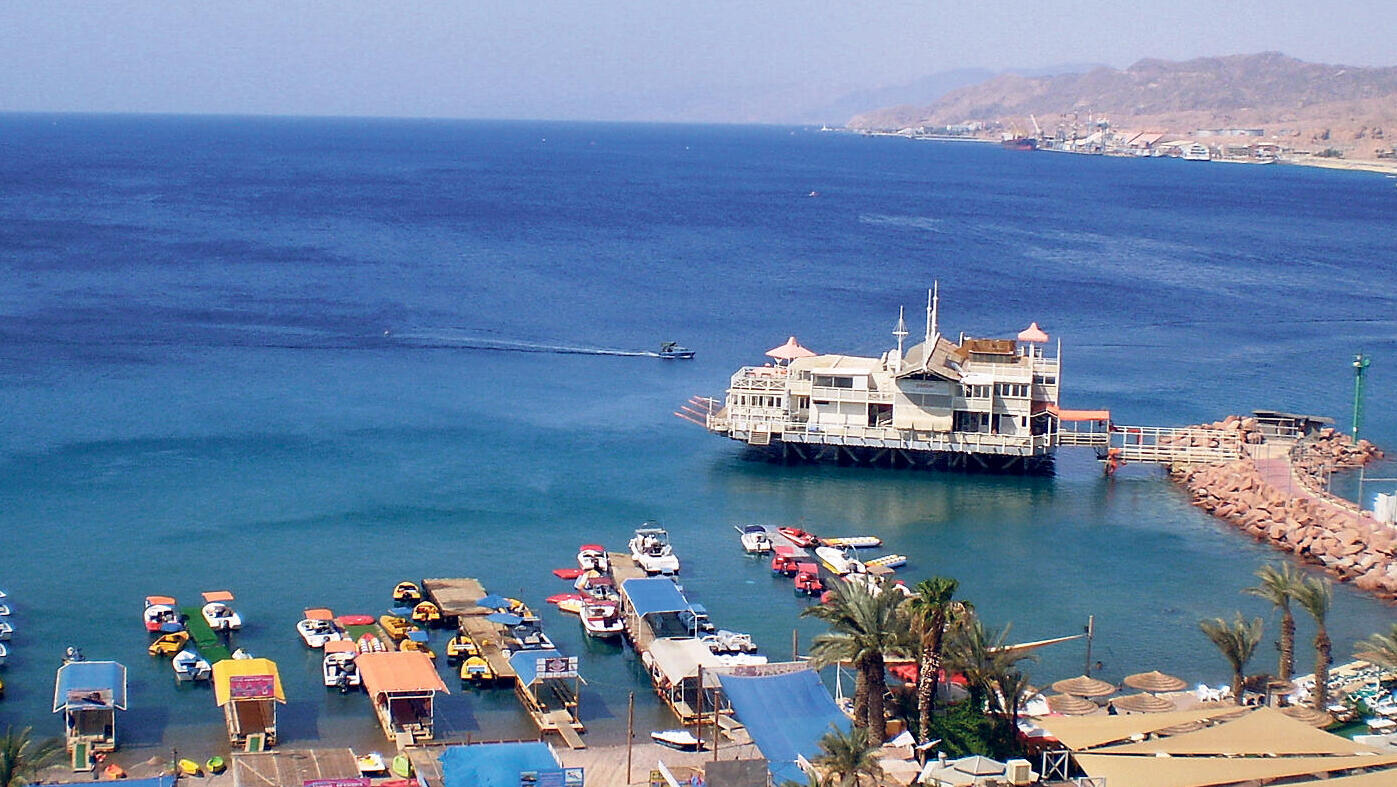 הרפסודה הלבנה במפרץ אילת