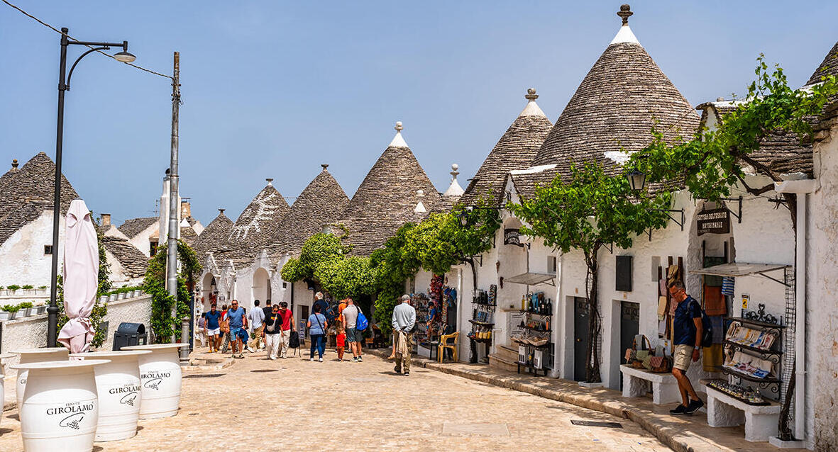 פוטו רחובות ייחודיים alberobello איטליה  