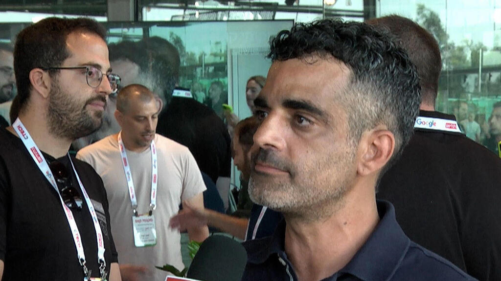 ניסן זאבי ממייסדי תנועת "הביתה. חוזרים לגליל" וממקימי מתחם HUBayta שאירח את אירוע מקומי.קום ביוזמת כלכליסט ו-Google