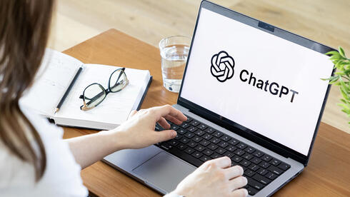 צילום: aileenchik/Shutterstock עקף את אינסטגרם: שיעור השימוש ב-ChatGPT בישראל טיפס ל-88%