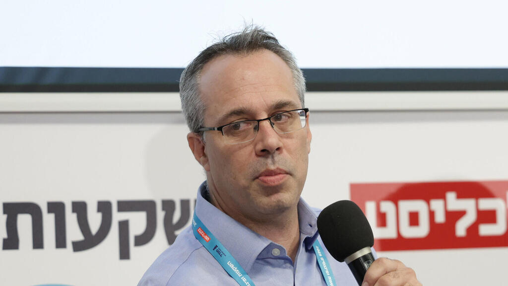 ארז מגדלי, מנהל חטיבת ההשקעות הראשי במגדל (צילום: אוראל כהן) כנס השקעות ופיננסים - ארז מגדלי מנהל ההשקעות הראשי מגדל