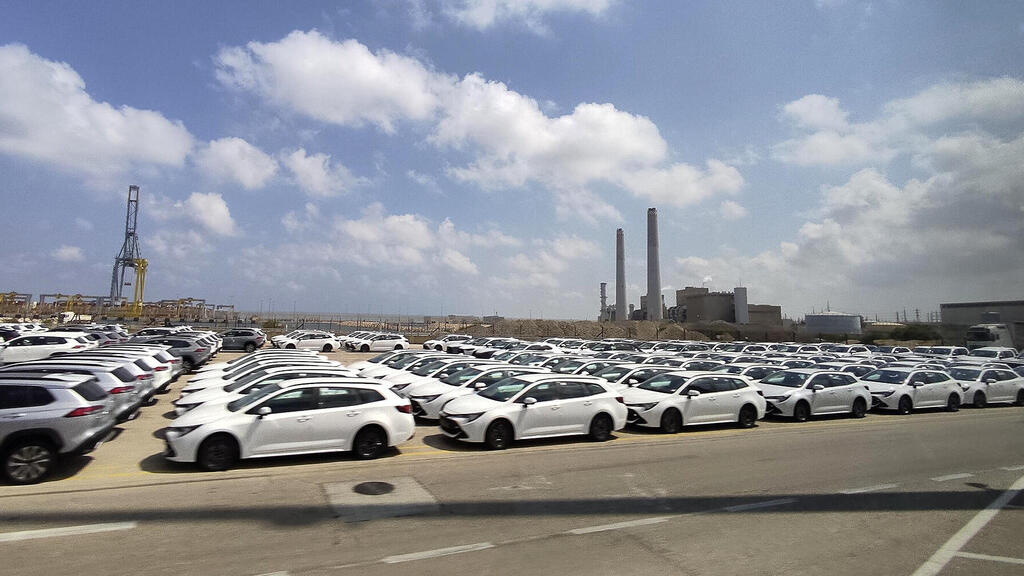 מכוניות חדשות בנמל אשדוד (צילום: נועם ריין) מכוניות חדשות רכבים חדשים ב נמל אשדוד