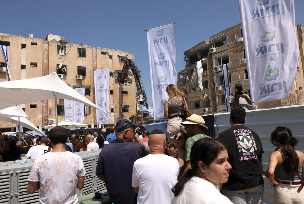 אירוע הריסת הבניינים שנפגעו בעיר חולון במהלך מבצע עם כלביא 1