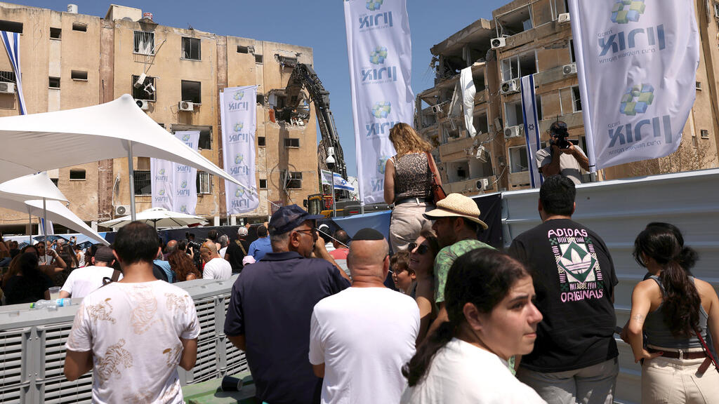 אירוע הריסת הבניינים שנפגעו בעיר חולון במהלך מבצע עם כלביא 1