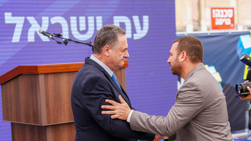 הזוי זה הנורמלי החדש: פרס לחשוד, מופע אימים של שר והכשר להדחת היועמ"שית  