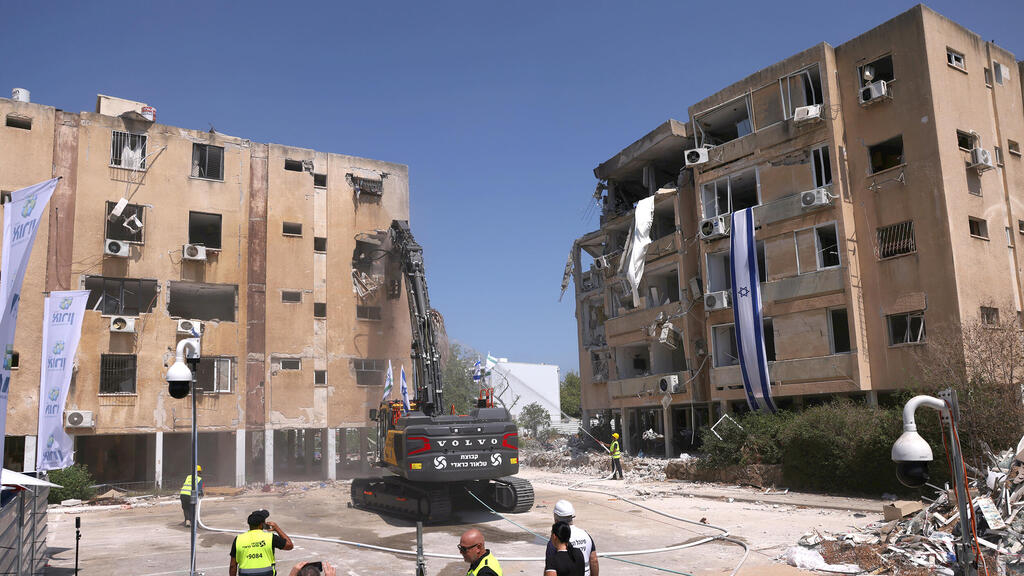 אירוע הריסת הבניינים שנפגעו בעיר חולון במהלך מבצע עם כלביא 2