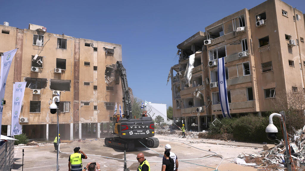 אירוע הריסת הבניינים שנפגעו בעיר חולון במהלך מבצע עם כלביא 2